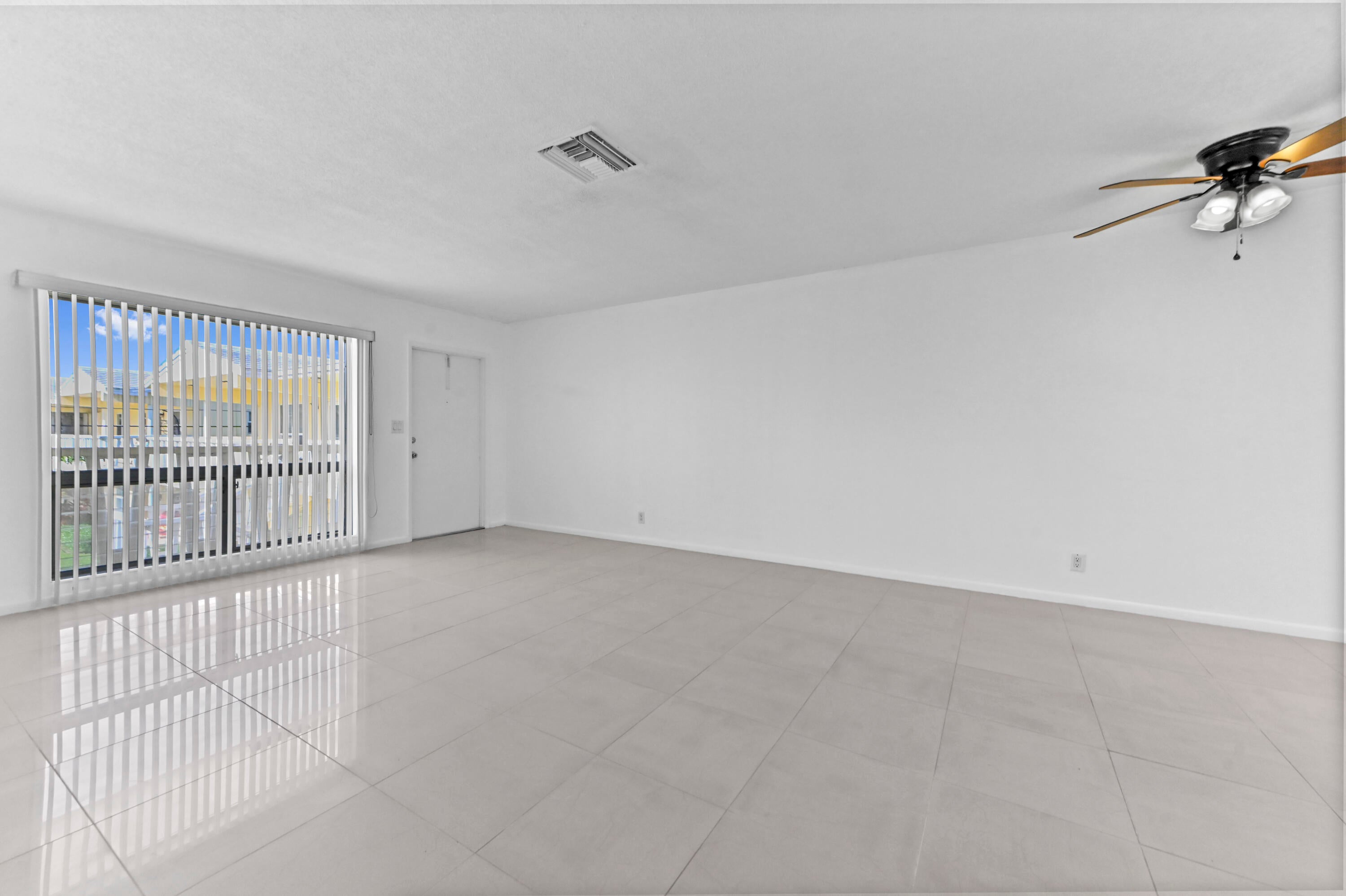 2755 NE 28th Avenue F-1