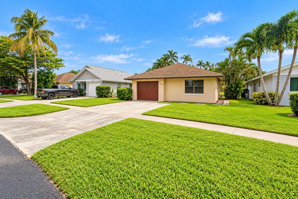 1435 SUMMIT RUN CIR, WEST PALM BEACH, FL 33415 - Image d917a63bc8afe2e6627fe70db0ffbb06/3139396182