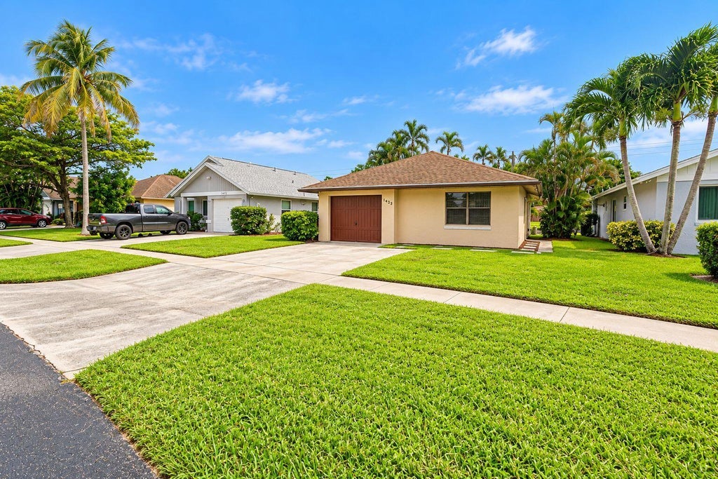 Photo of 1435 S Summit Run Circle, West Palm Beach, FL 33415 (MLS # B26086700)