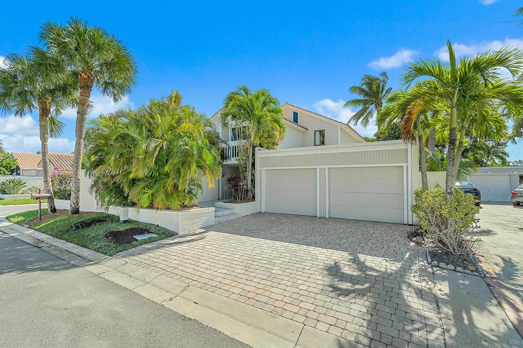 Photo of 101 W Tarpon Lane, Jupiter, FL 33477 (MLS # R10761776)