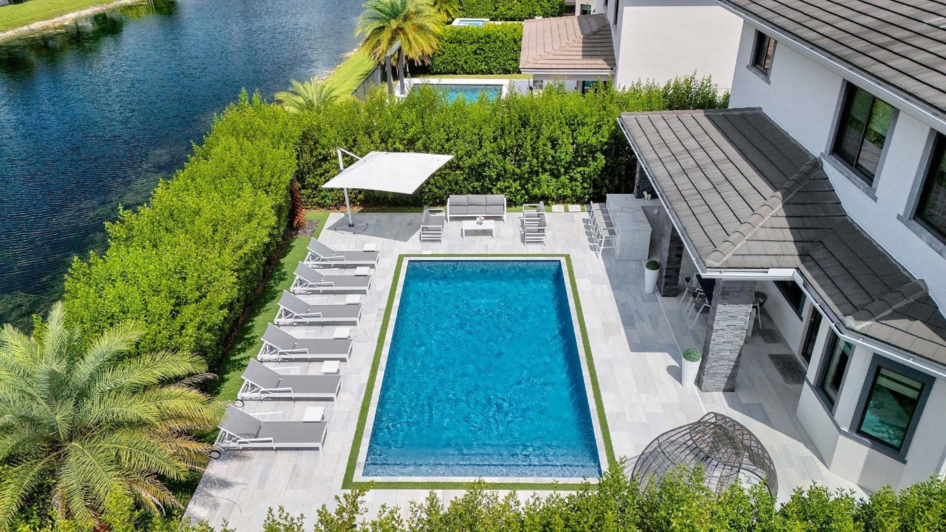 10800 Windward Street