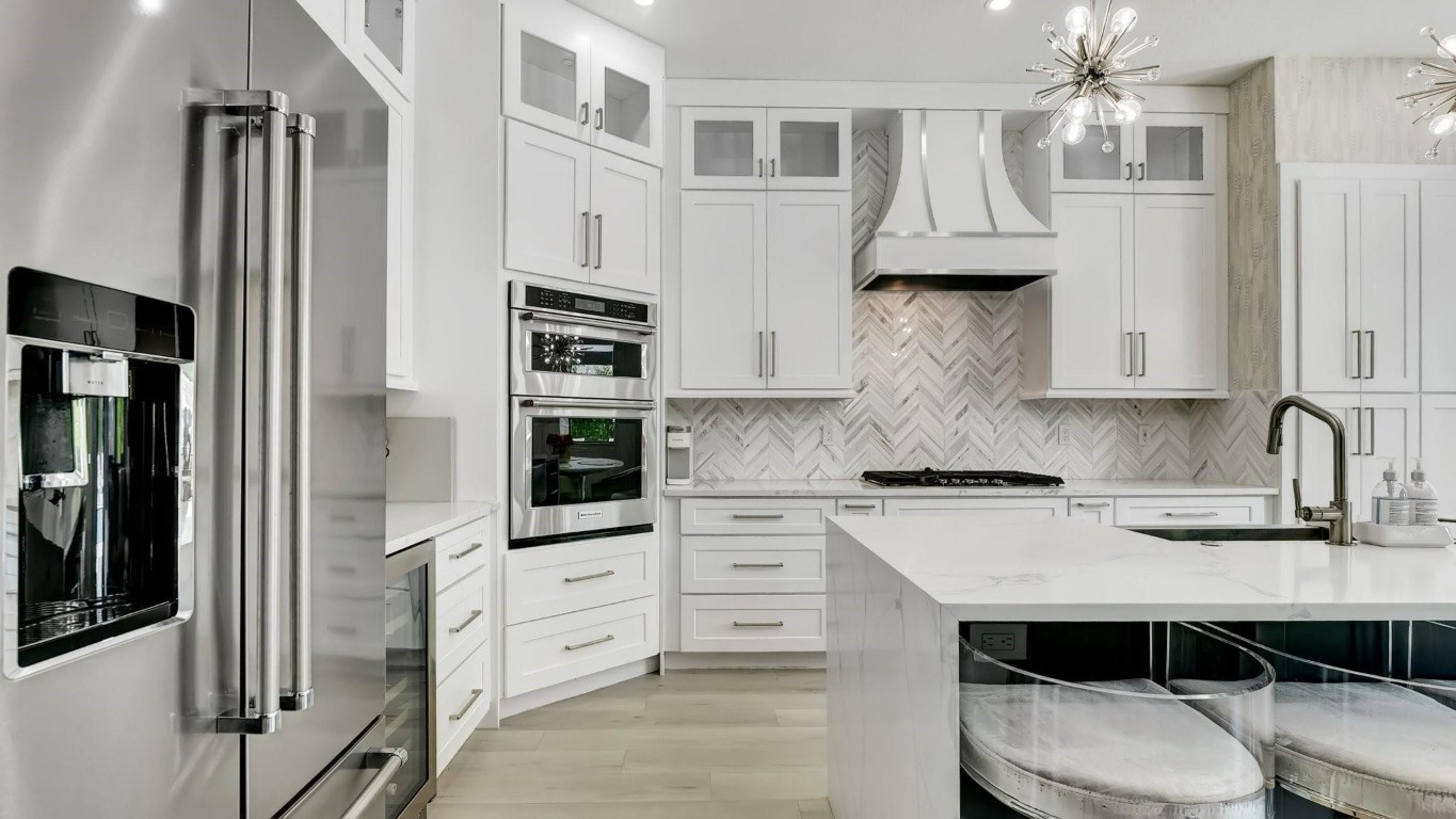 10800 Windward Street