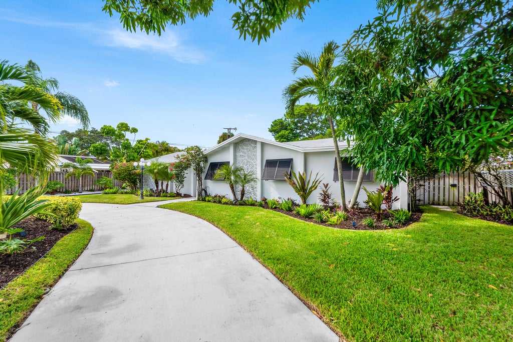 Photo of 317 DALY Road, Tequesta, FL 33469 (MLS # B26077811)