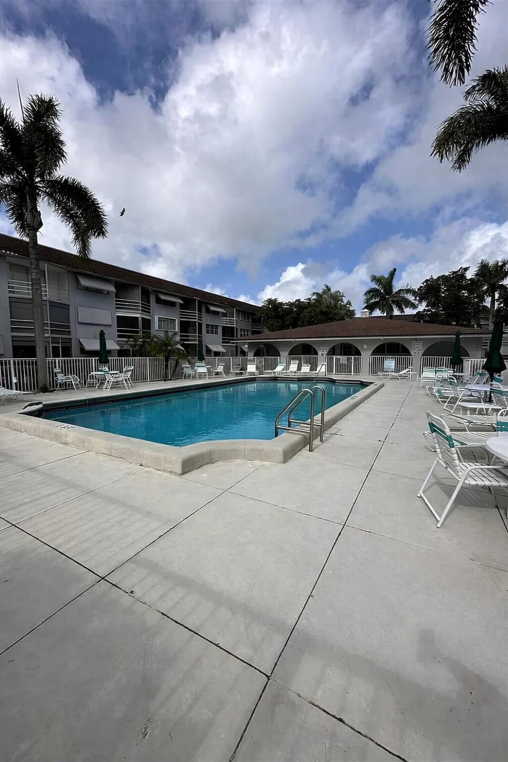 400 SE 10th Street 202, Deerfield Beach, FL, 33441/$249,000 1 400 SE 10th Street 202