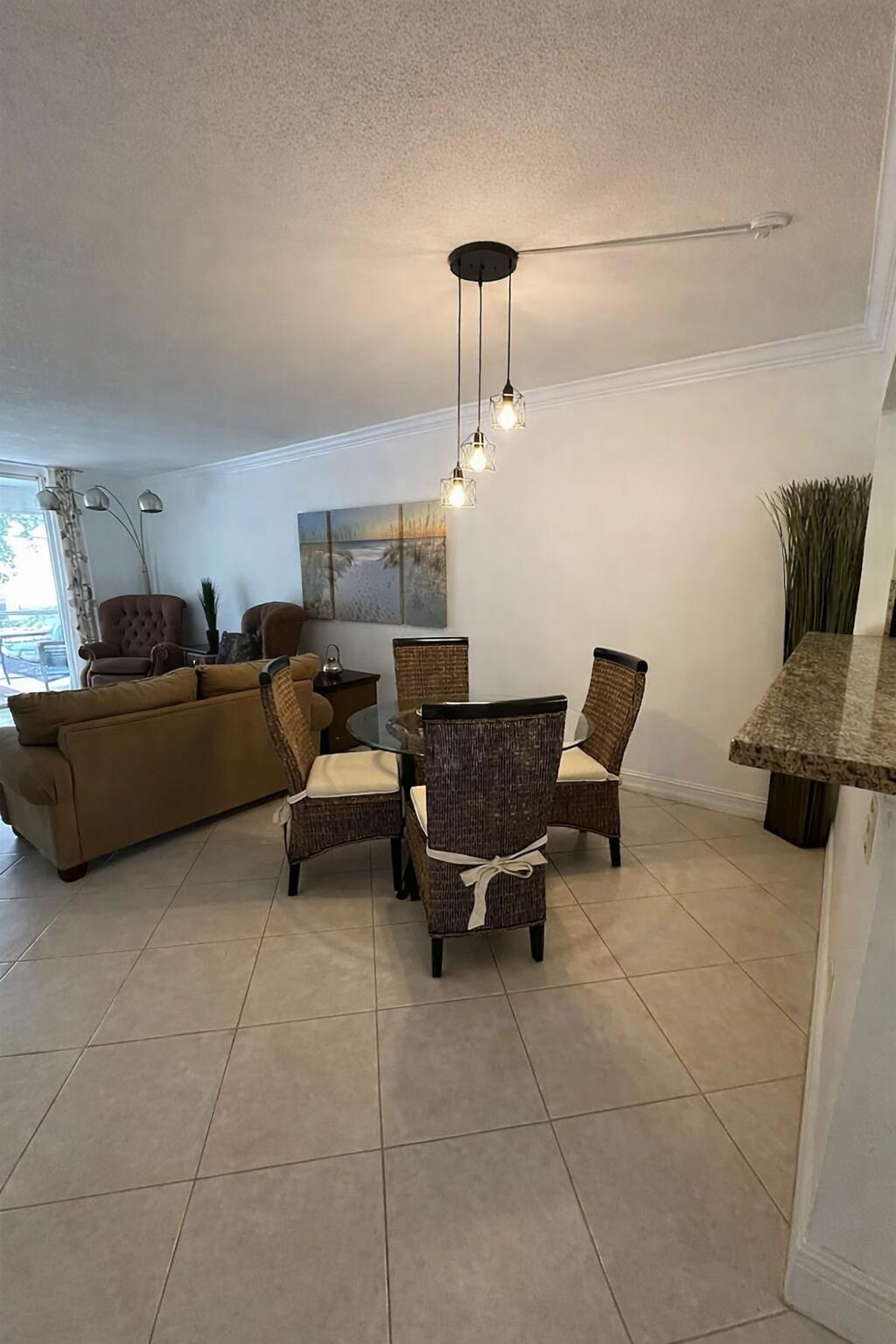 400 SE 10th Street 202, Deerfield Beach, FL, 33441/$249,000 3 400 SE 10th Street 202