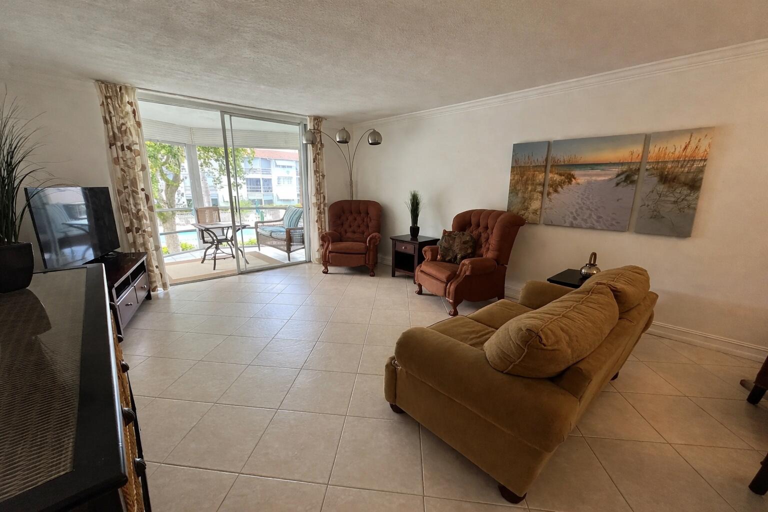 400 SE 10th Street 202, Deerfield Beach, FL, 33441/$249,000 4 400 SE 10th Street 202
