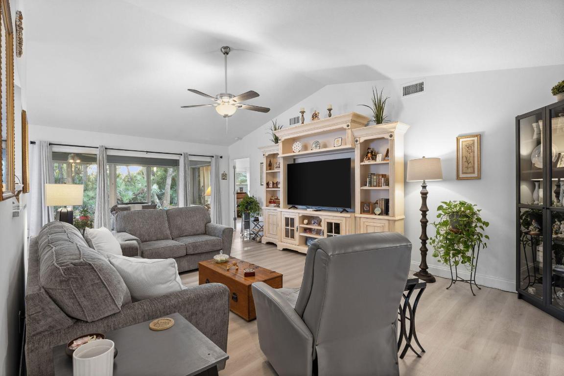 3822 SE Canvas Back Place