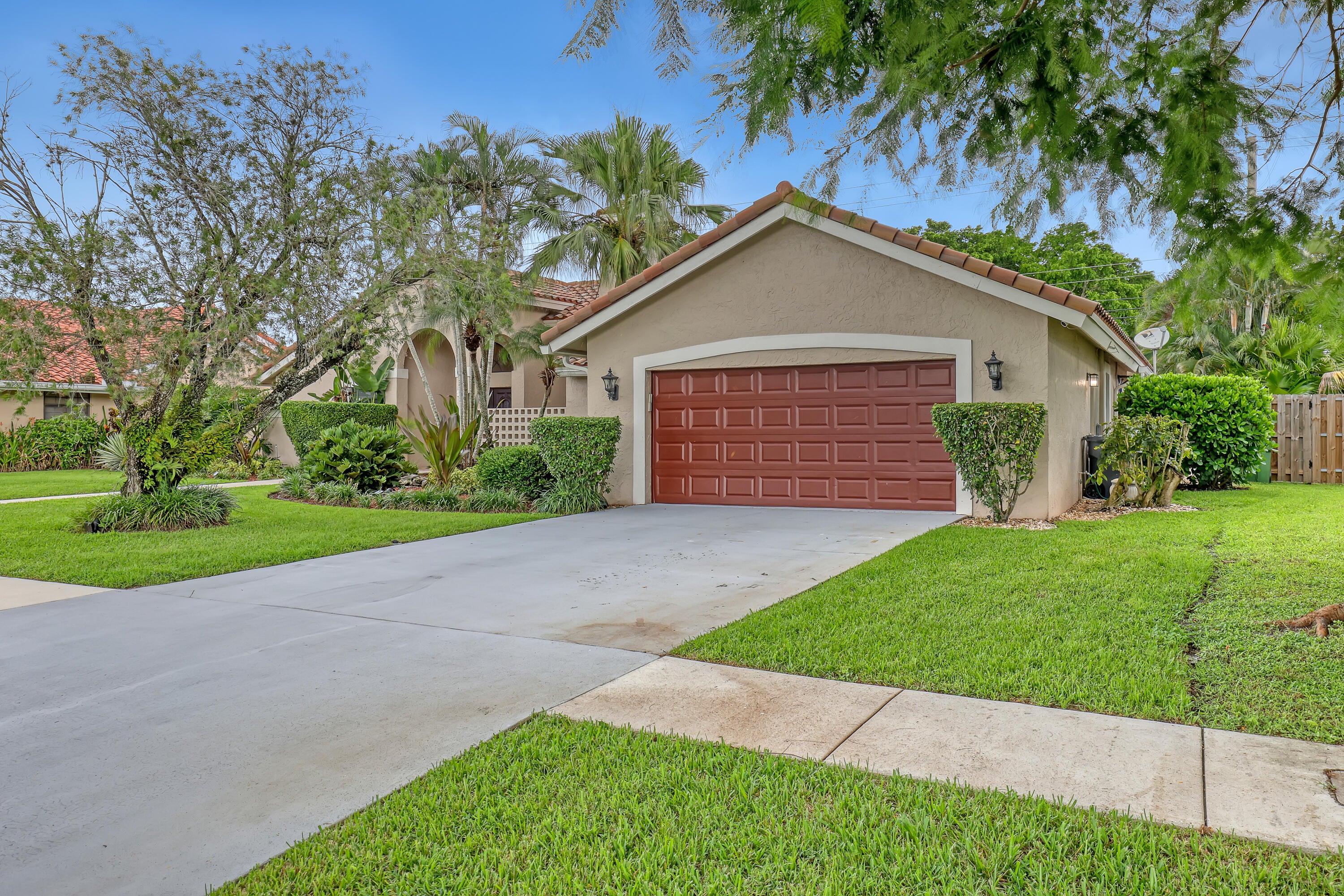 2156 AMESBURY Circle