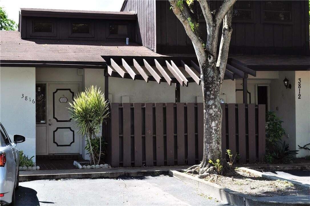 WOODSCAPE TOWNHOMES - Residential Lease