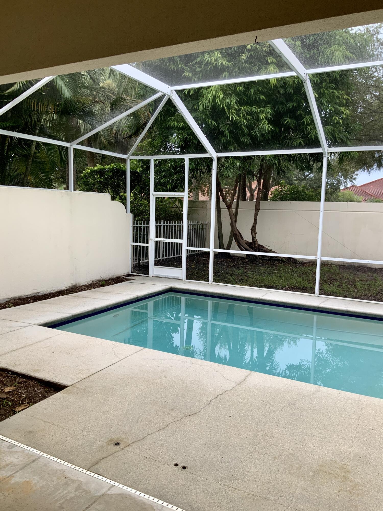 OAKS OAKS EAST 1 - Residential