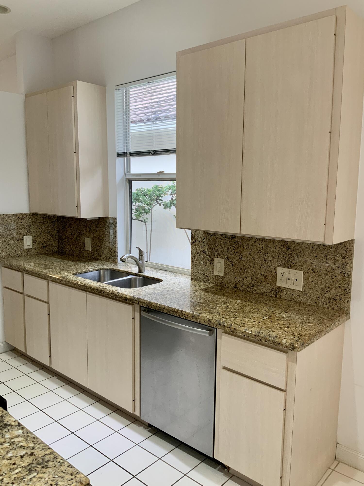 OAKS OAKS EAST 1 - Residential