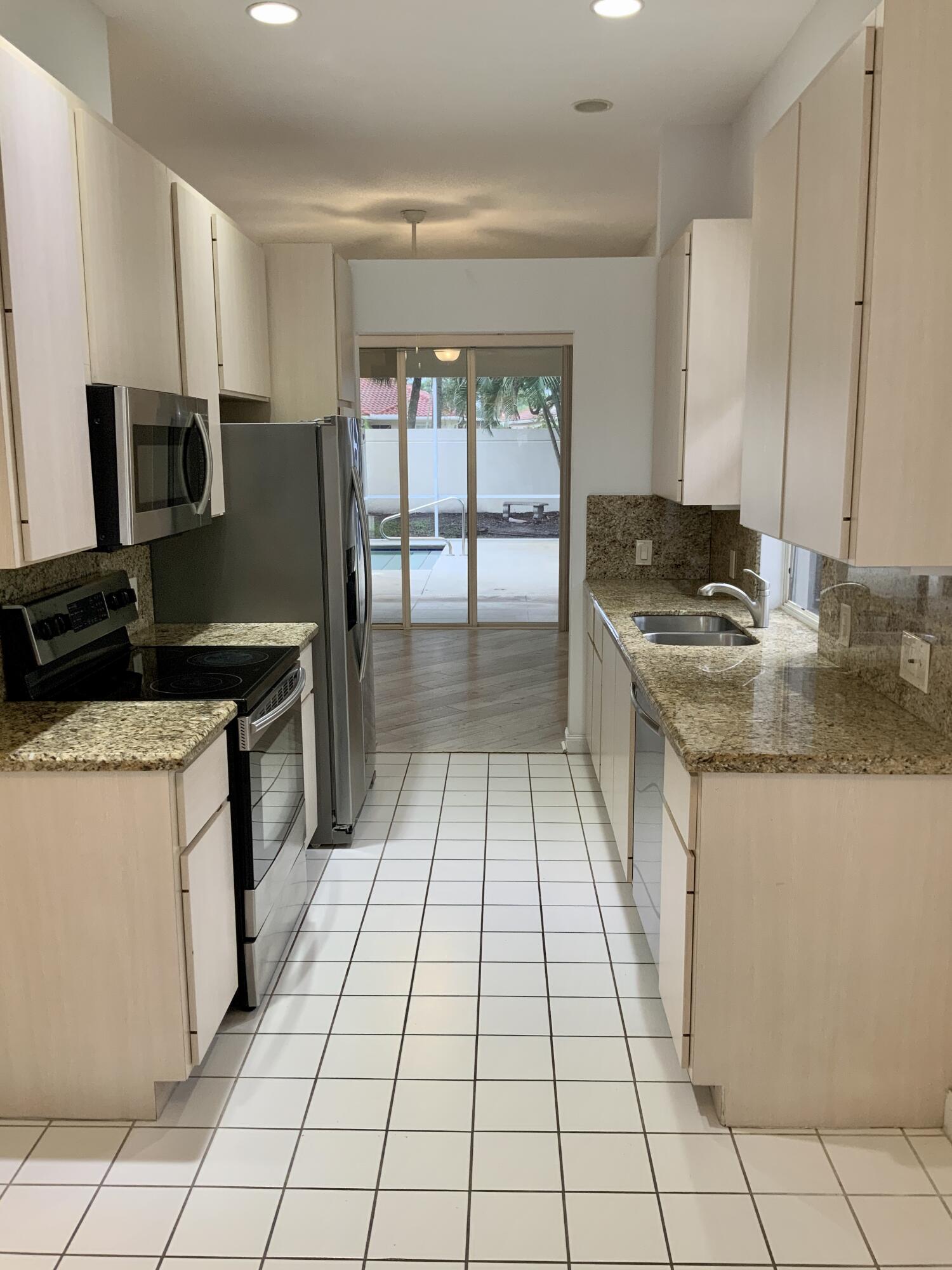 OAKS OAKS EAST 1 - Residential