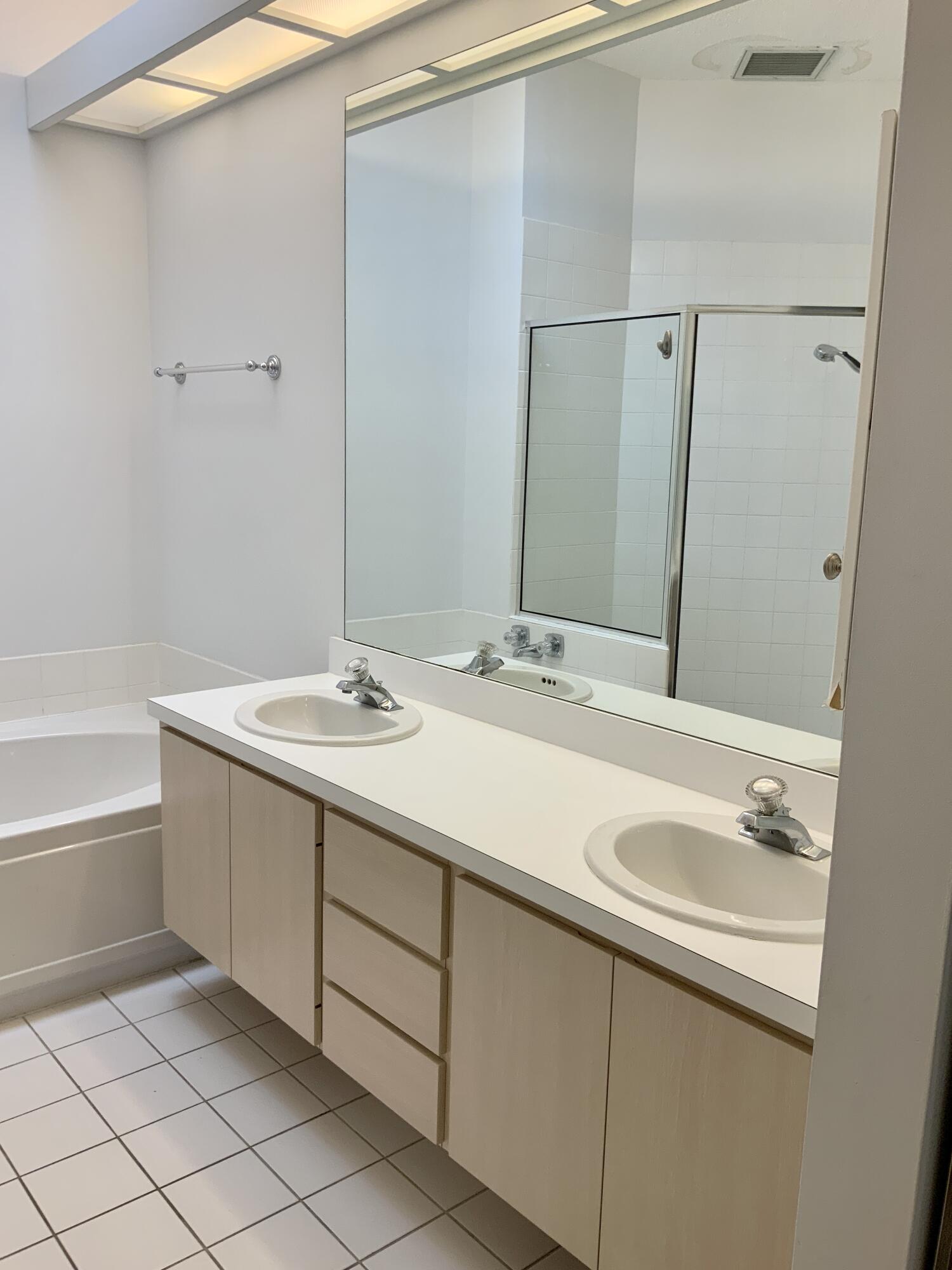 OAKS OAKS EAST 1 - Residential