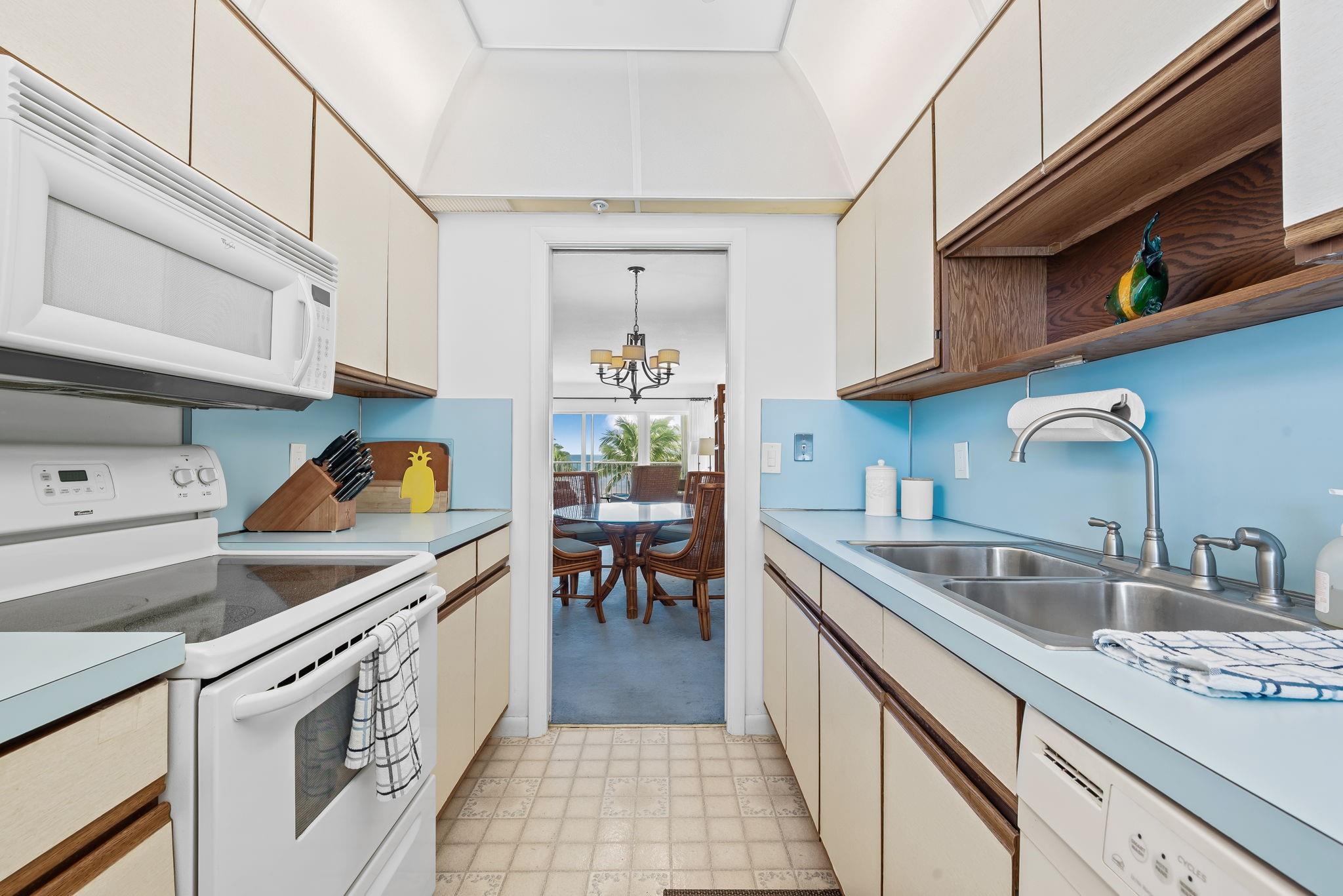 PENTHOUSE TOWERS CONDO - Residential Lease