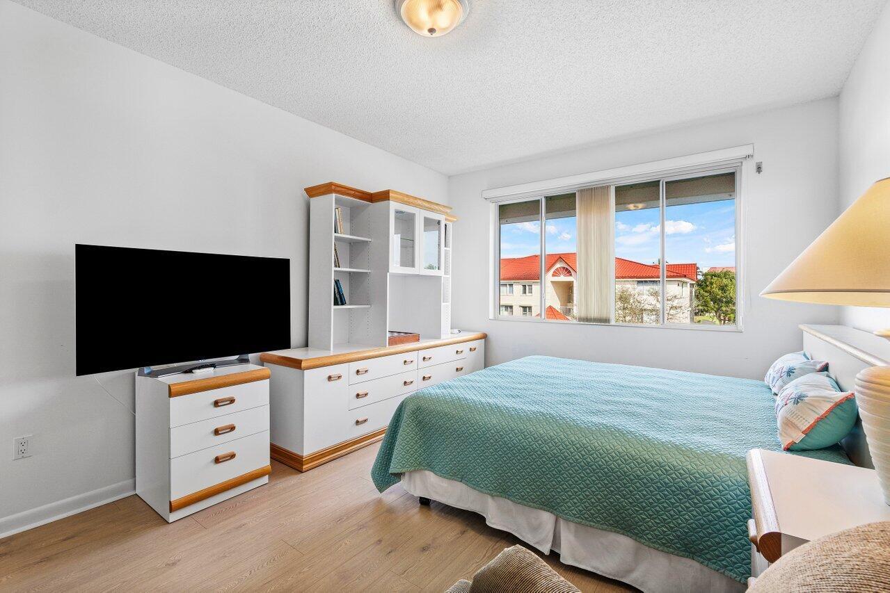 HALF MOON BAY CONDO - Residential
