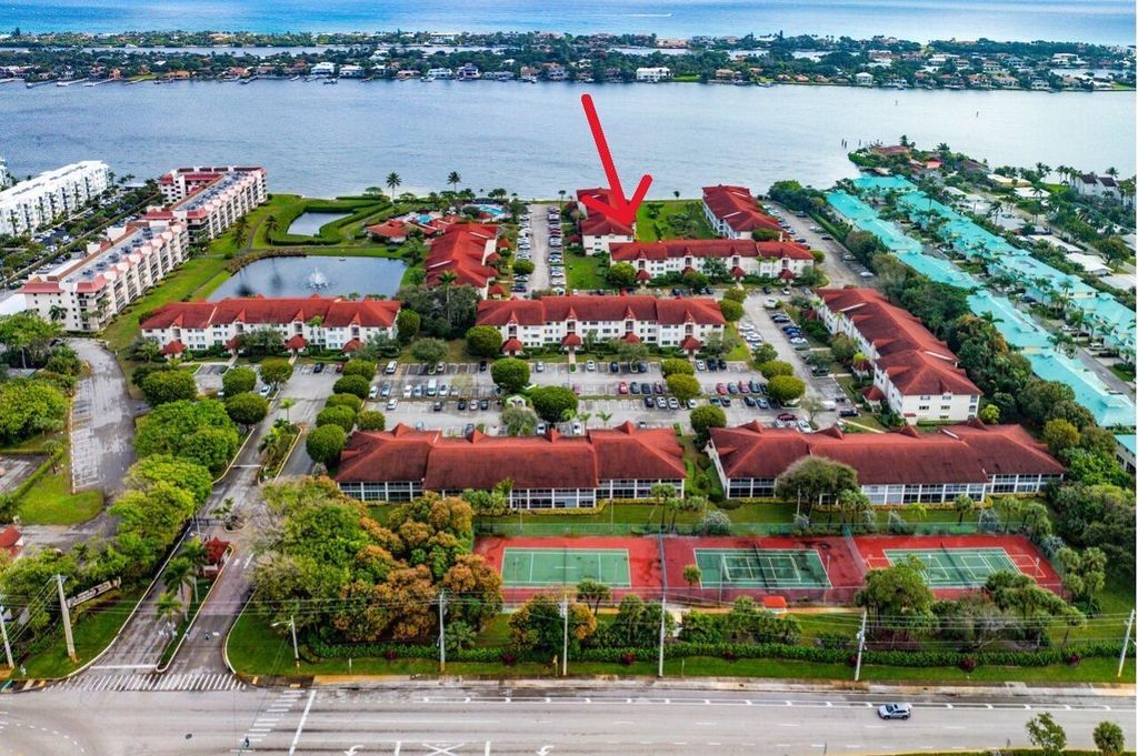 Photo of 109 Half Moon Circle #G3, Hypoluxo, FL 33462 (MLS # R11120333)