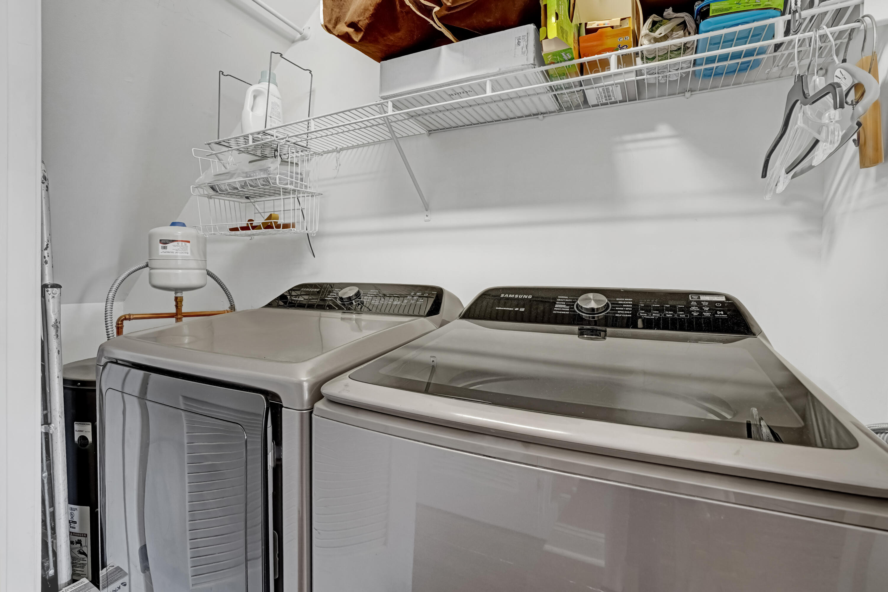 MAGNOLIA SQUARE - Residential