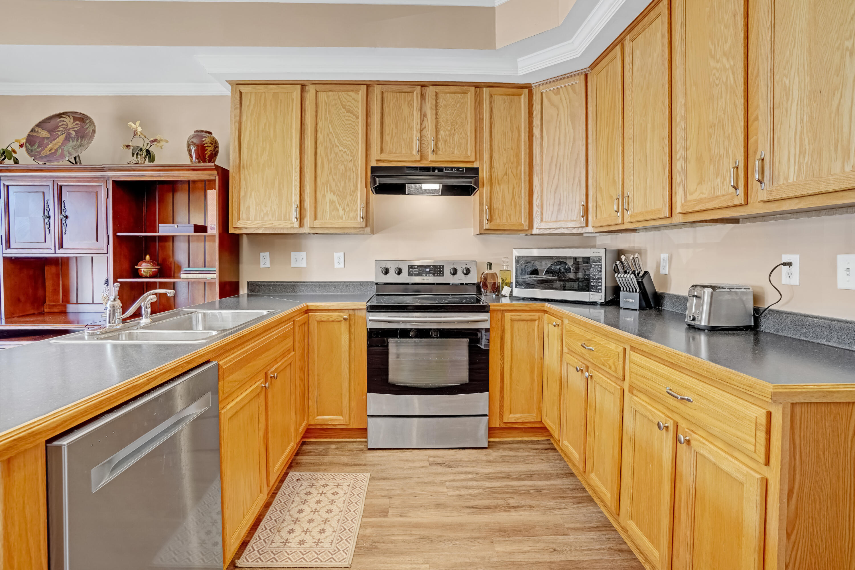 MAGNOLIA SQUARE - Residential