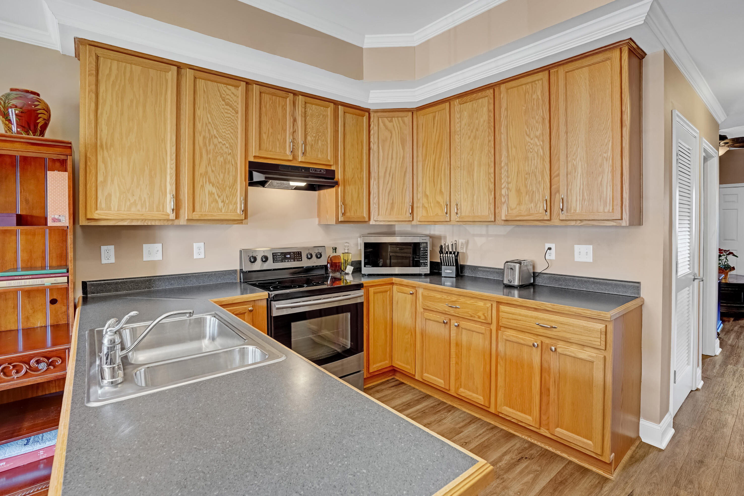 MAGNOLIA SQUARE - Residential