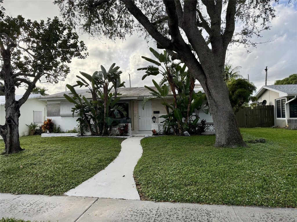 Photo of 2120 N 34th Ave, Hollywood, FL 33021 (MLS # F10541619)