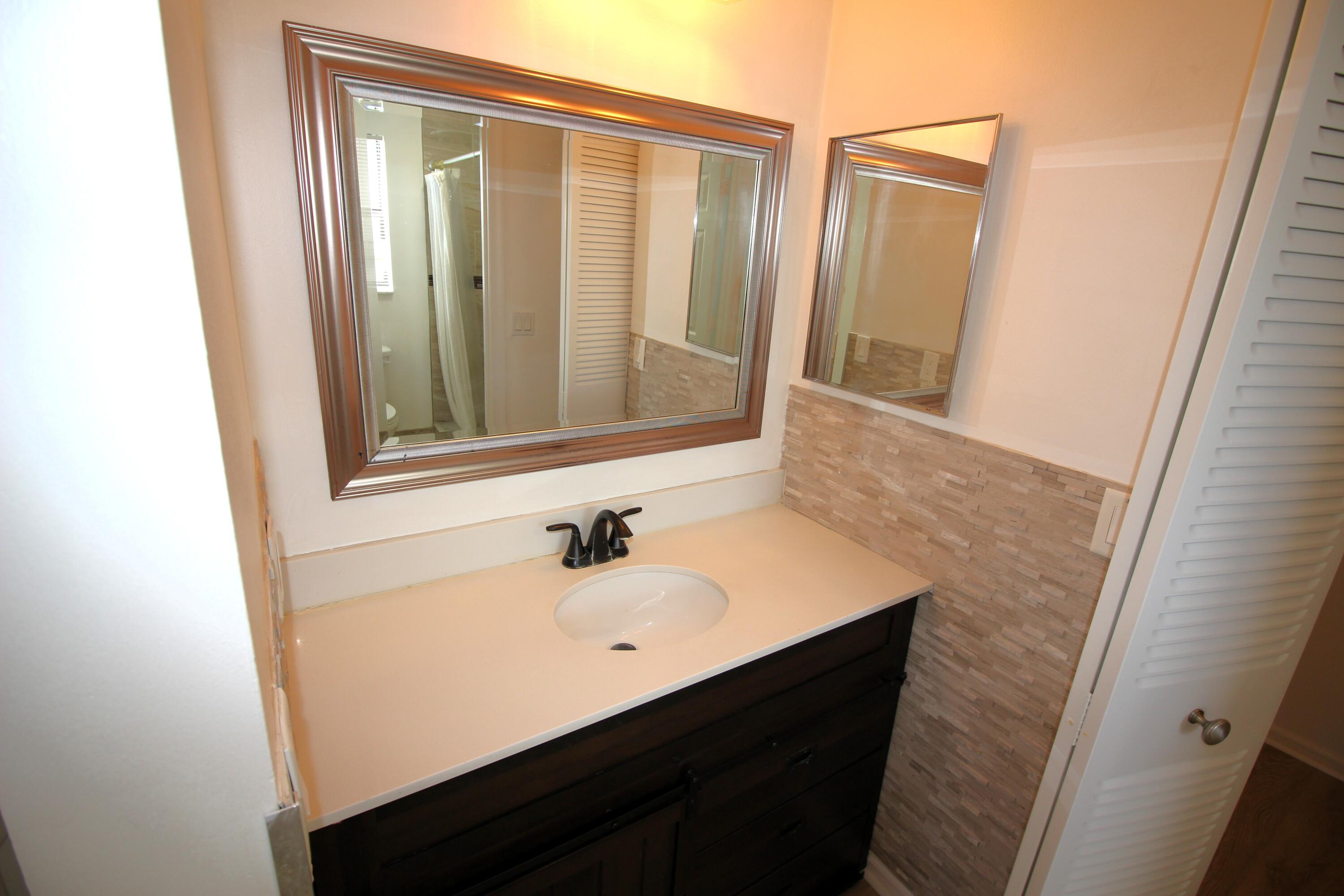 WINDWOOD UNIT I - Residential Lease