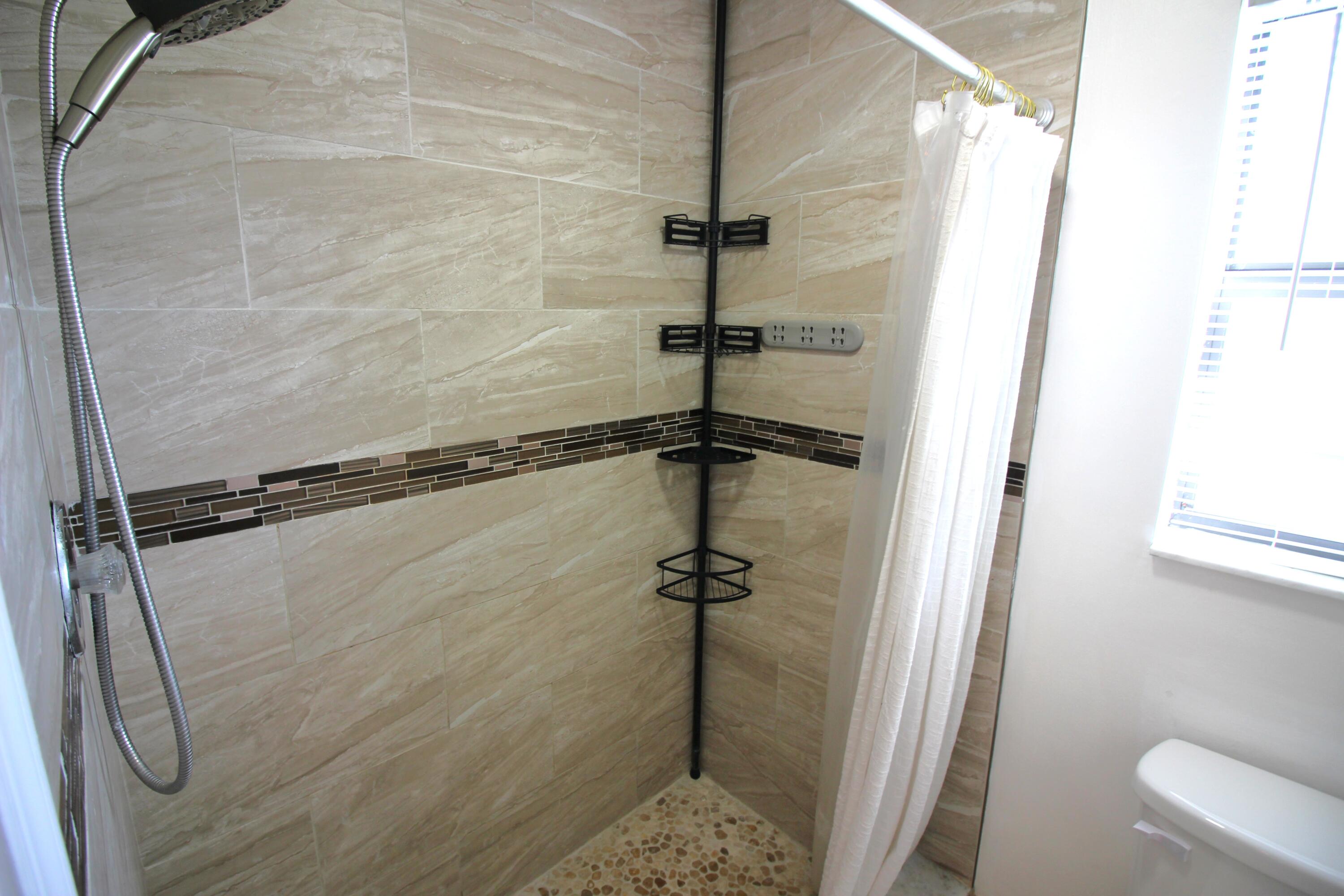 WINDWOOD UNIT I - Residential Lease