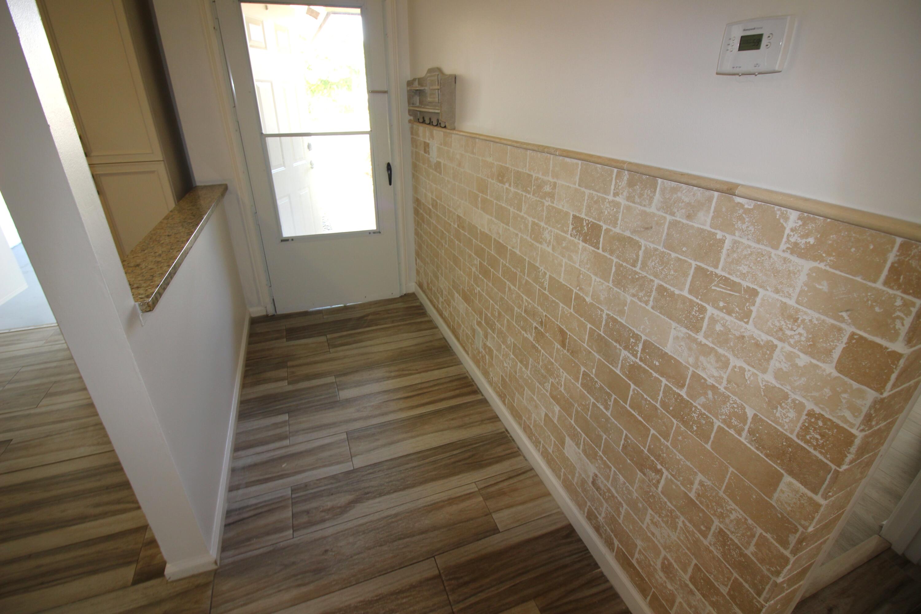 WINDWOOD UNIT I - Residential Lease