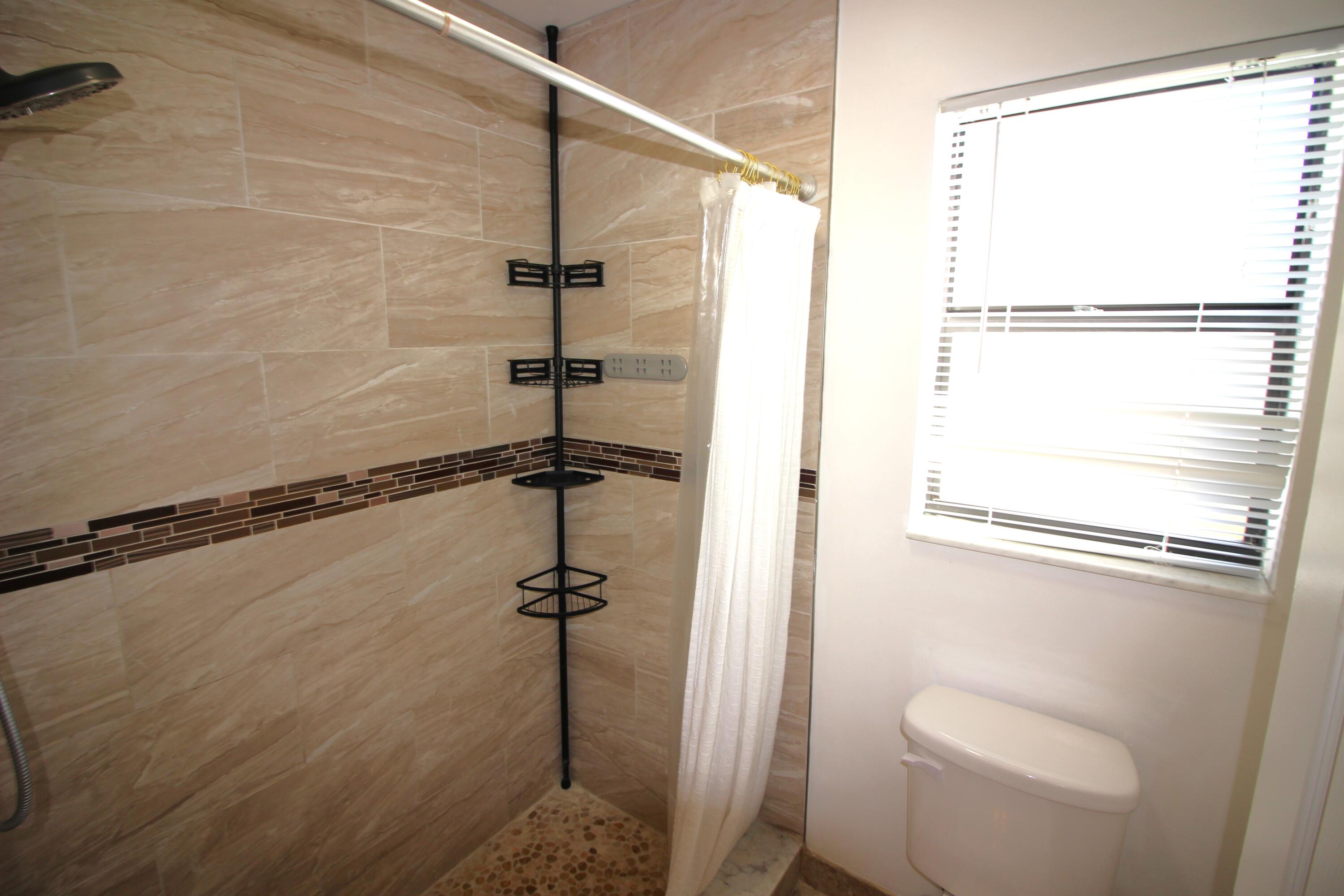 WINDWOOD UNIT I - Residential Lease