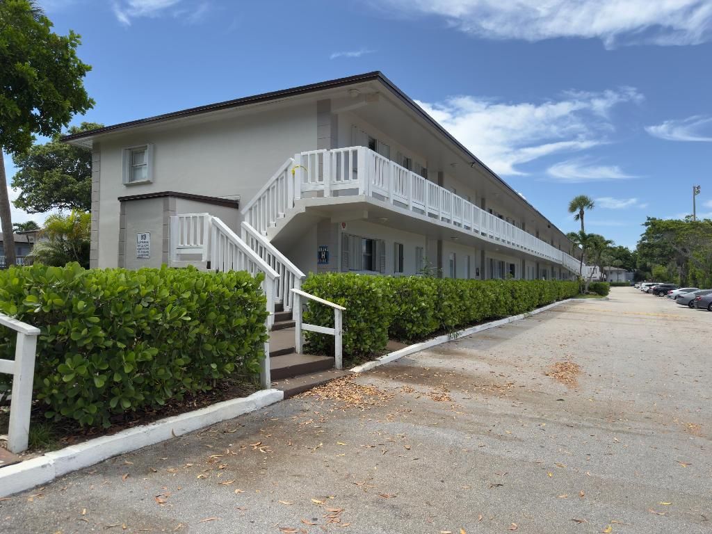 Photo of 560 SE 2nd Avenue #H27, Deerfield Beach, FL 33441 (MLS # R11112512)