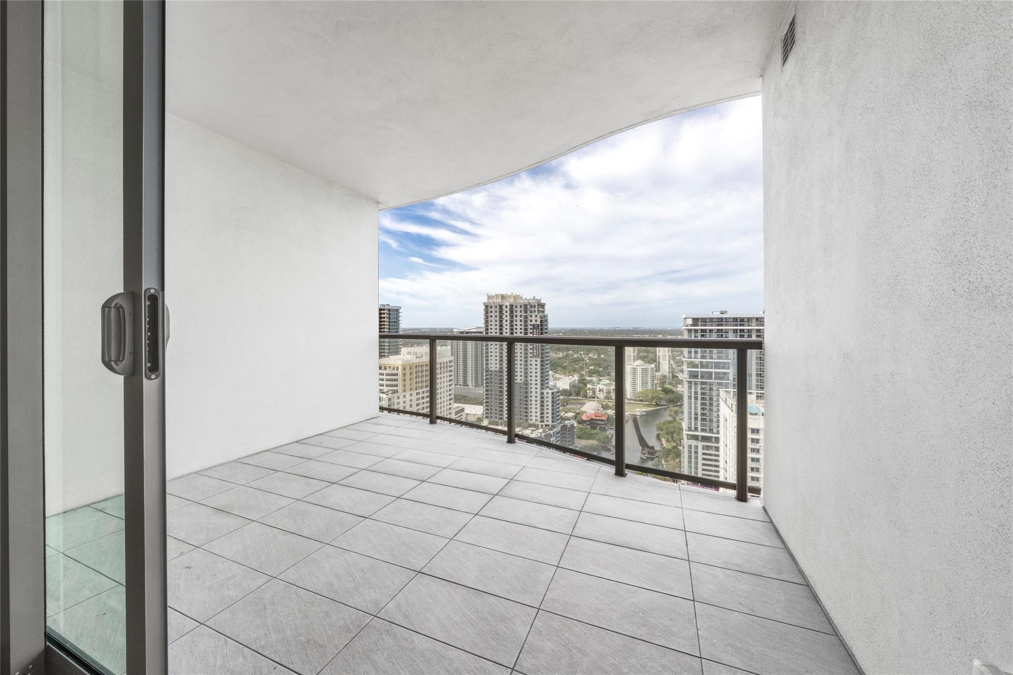 100 Las Olas - Residential