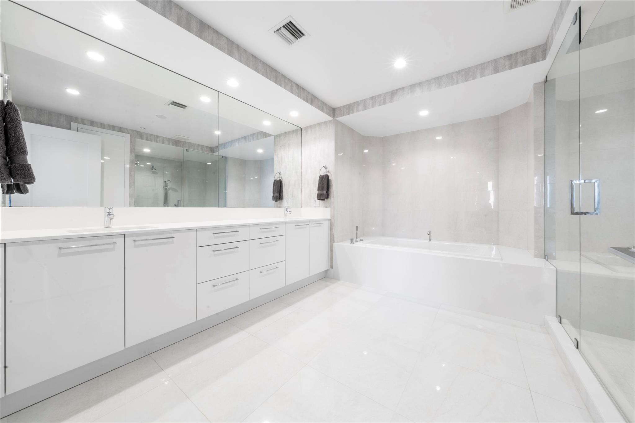 100 Las Olas - Residential