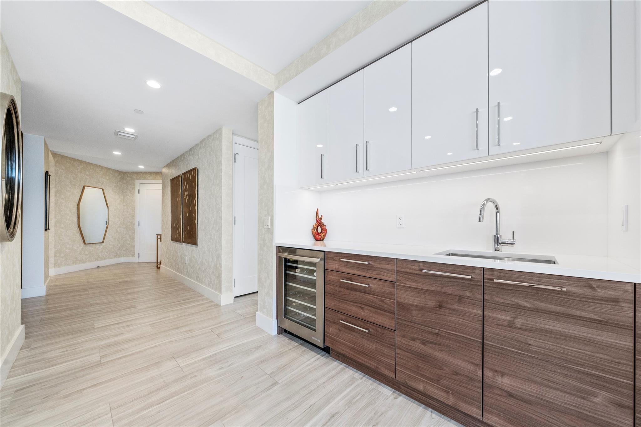 100 Las Olas - Residential