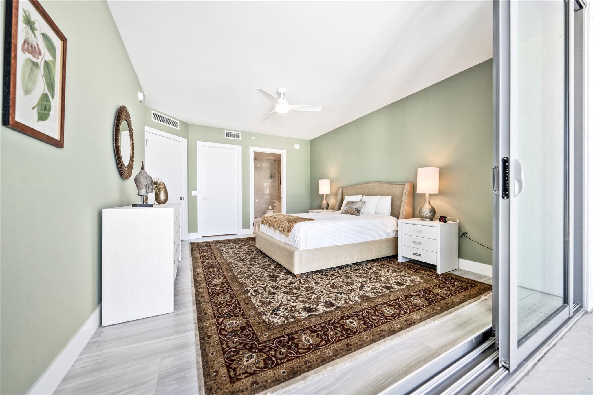 100 Las Olas - Residential