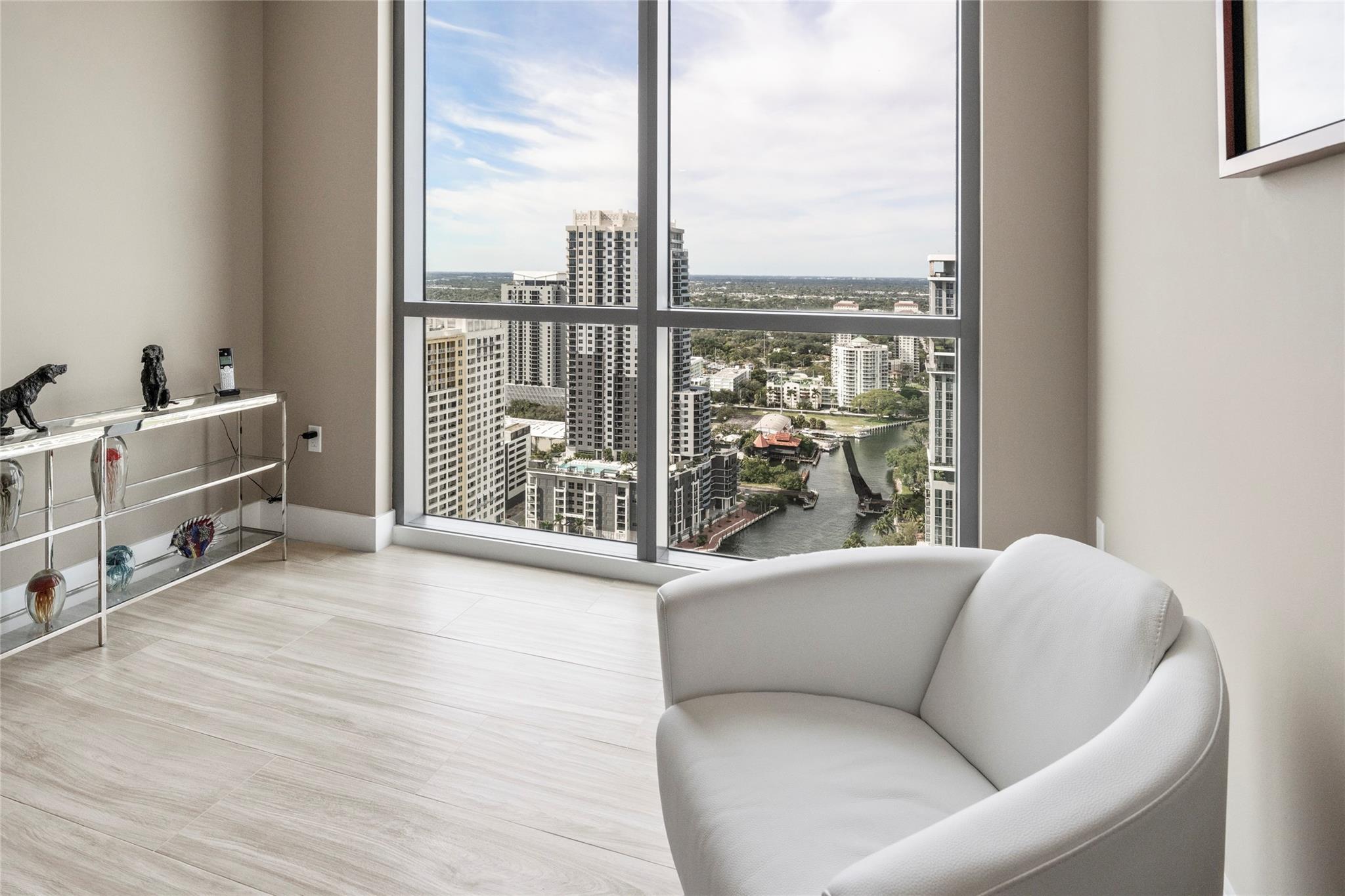 100 Las Olas - Residential