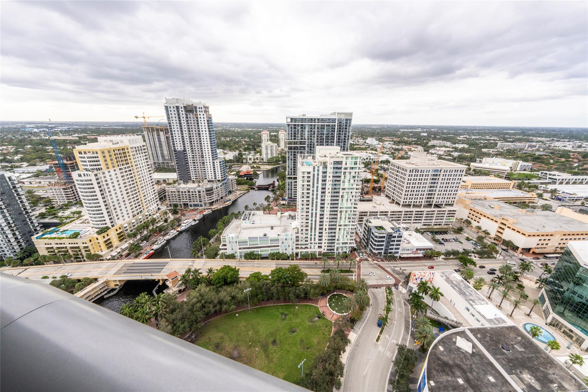 100 Las Olas - Residential
