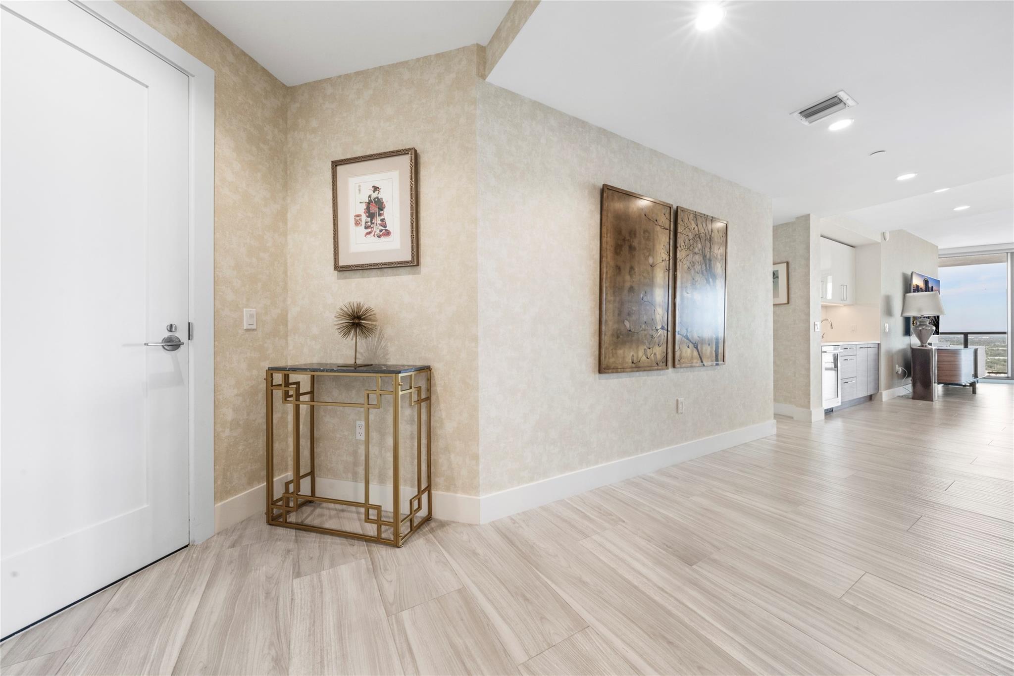 100 Las Olas - Residential