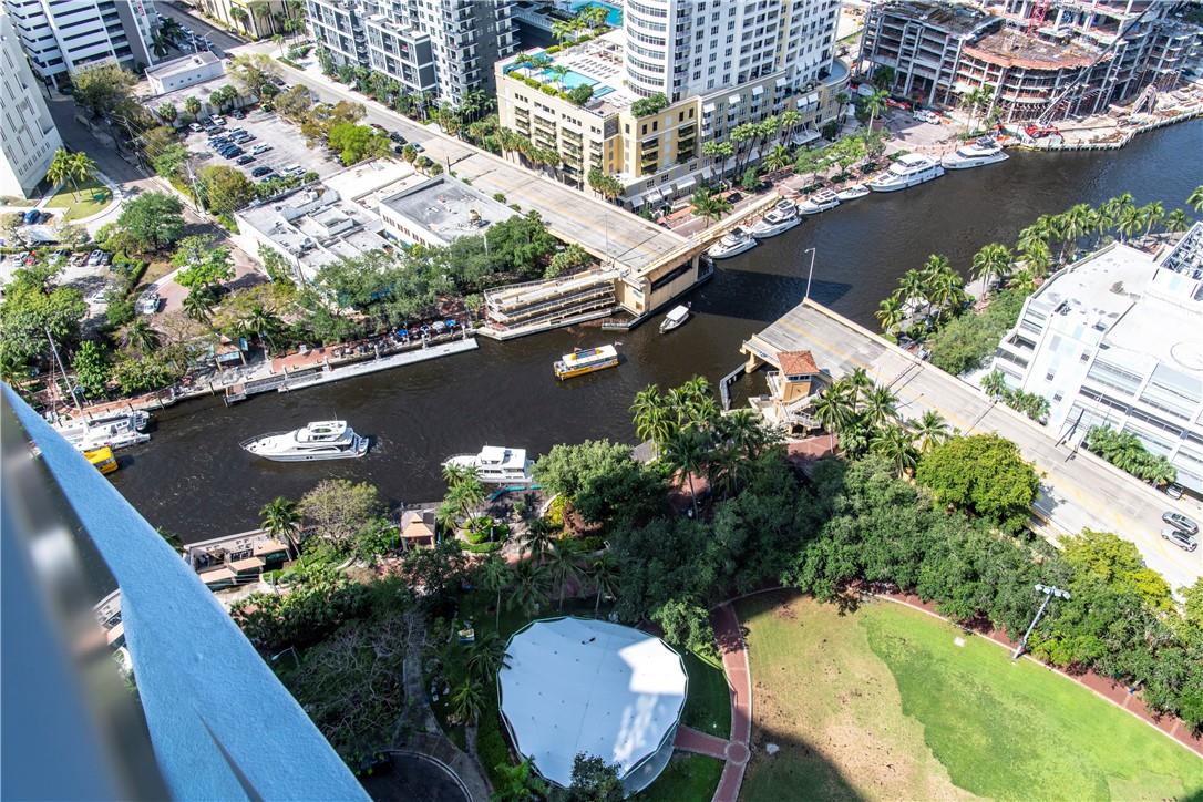 100 Las Olas - Residential