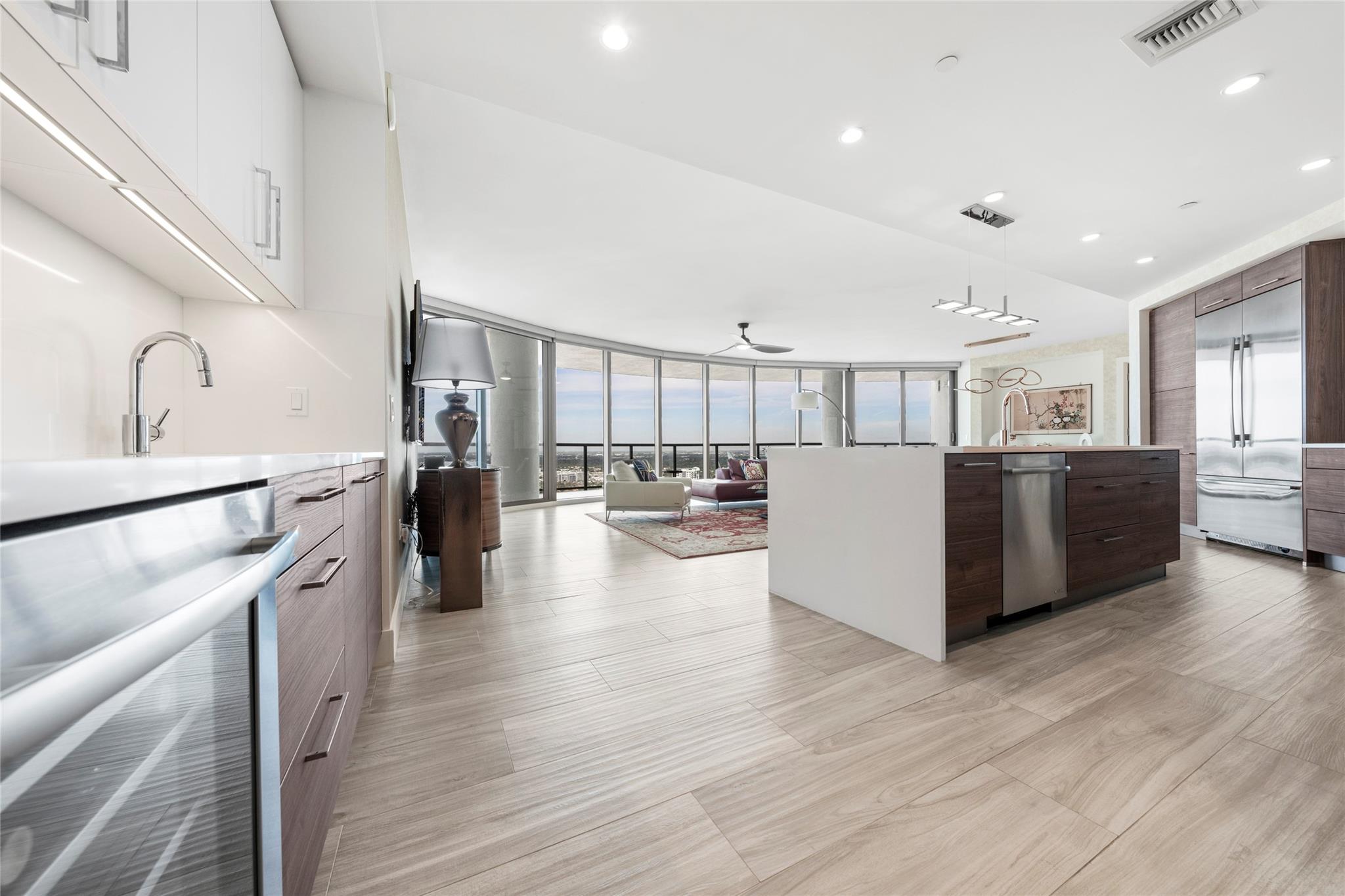 100 Las Olas - Residential