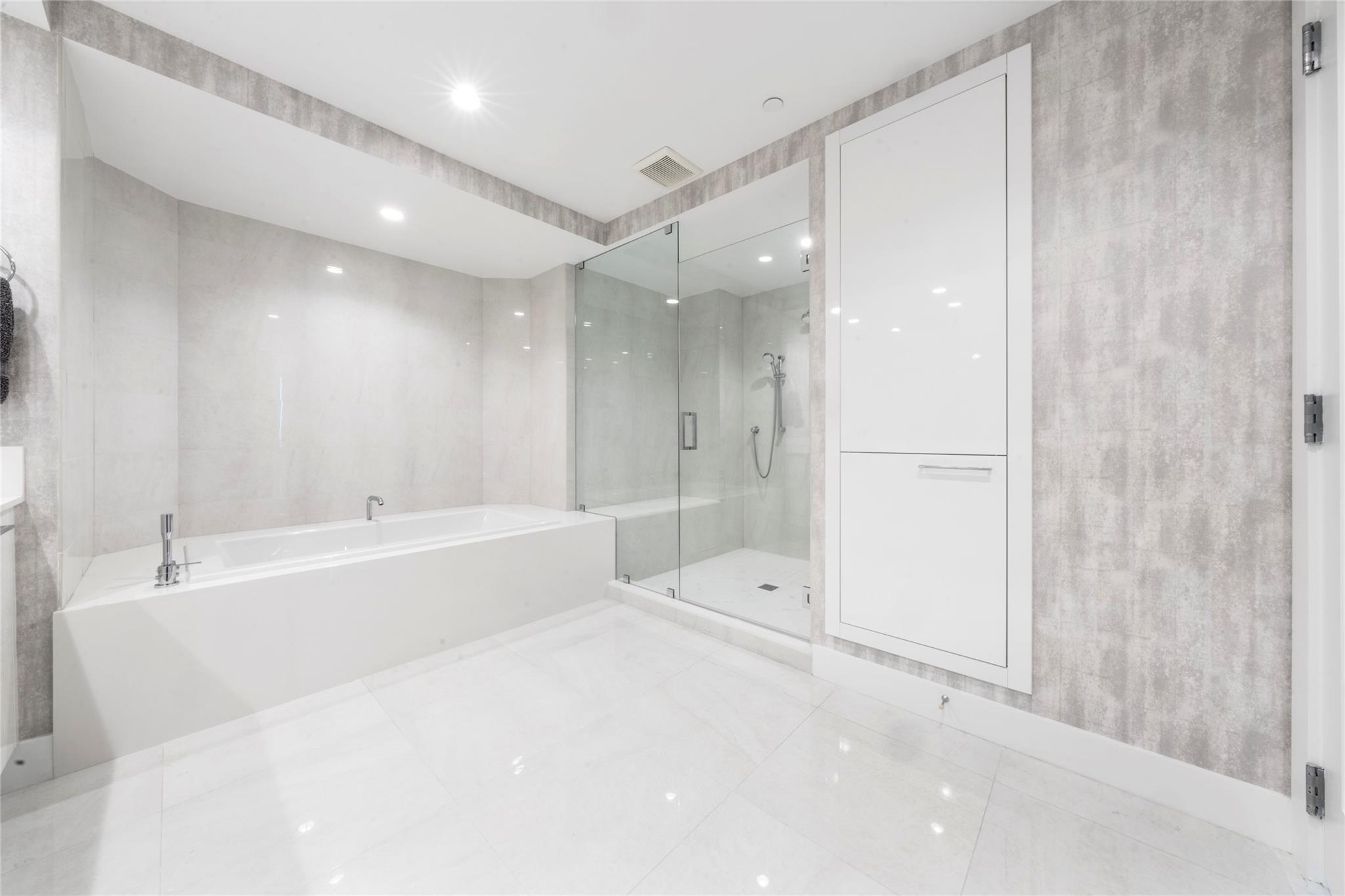 100 Las Olas - Residential