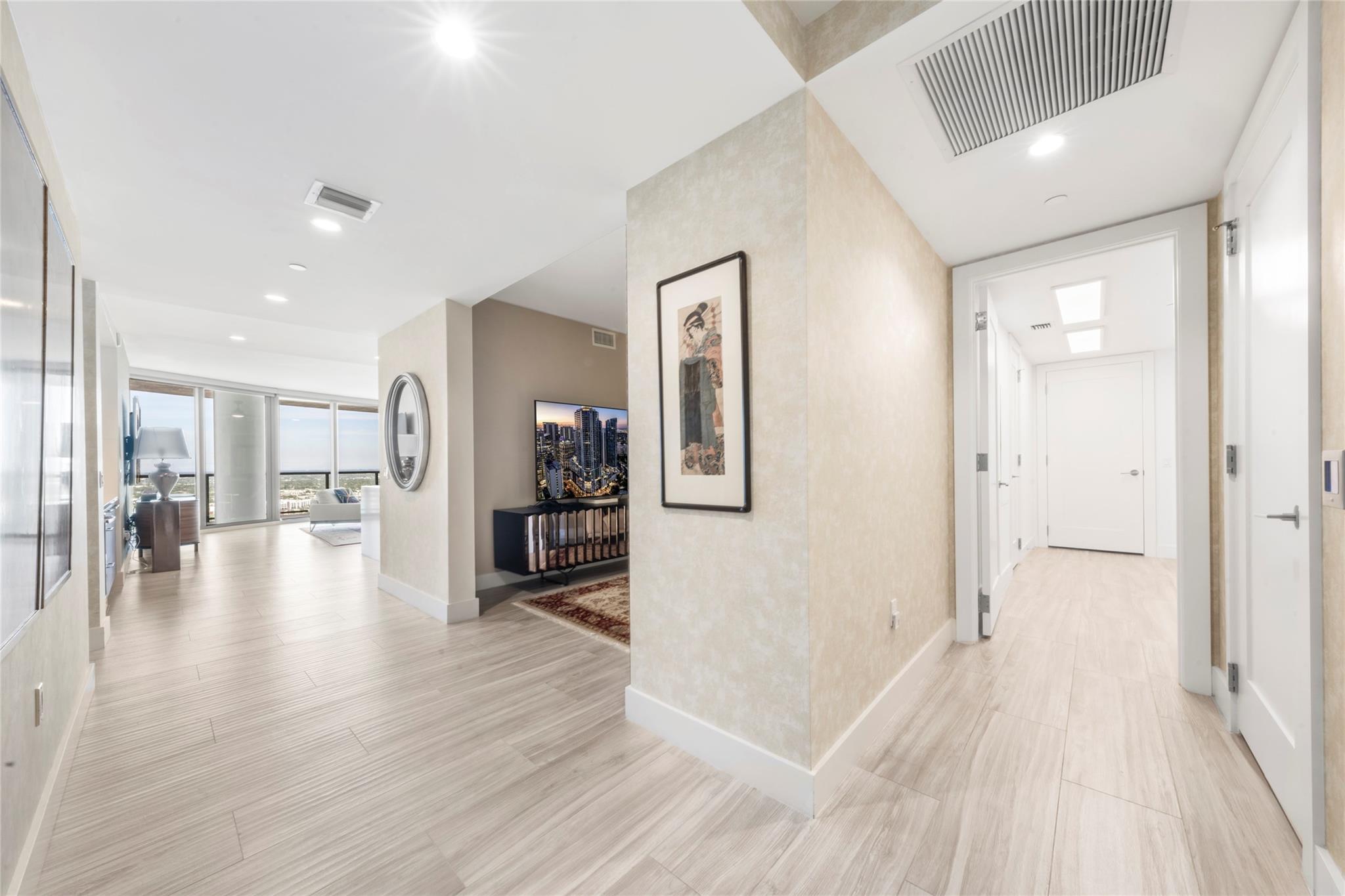 100 Las Olas - Residential