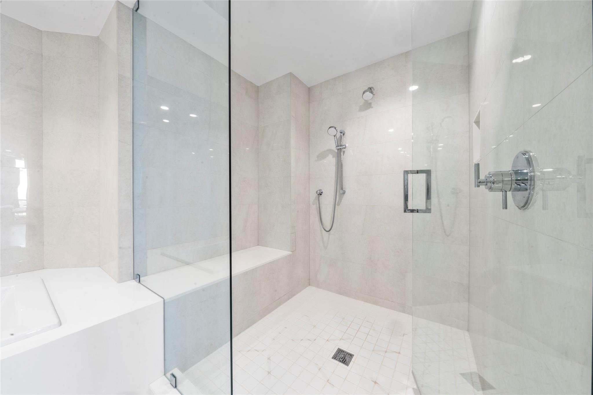 100 Las Olas - Residential