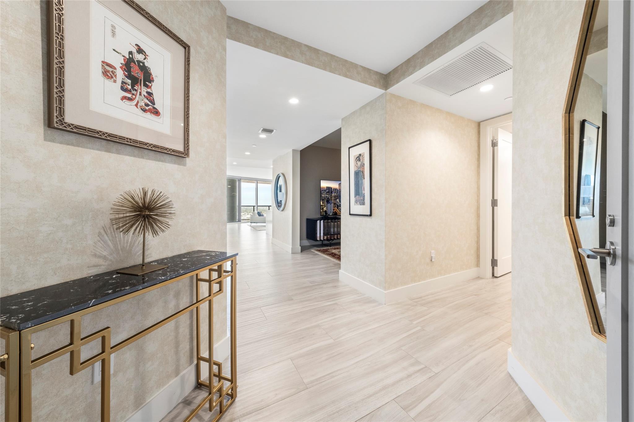 100 Las Olas - Residential