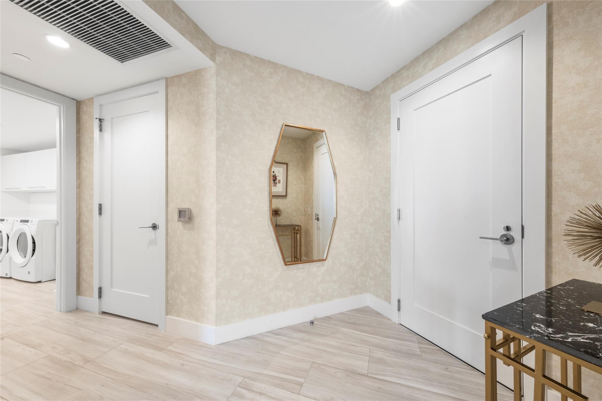 100 Las Olas - Residential