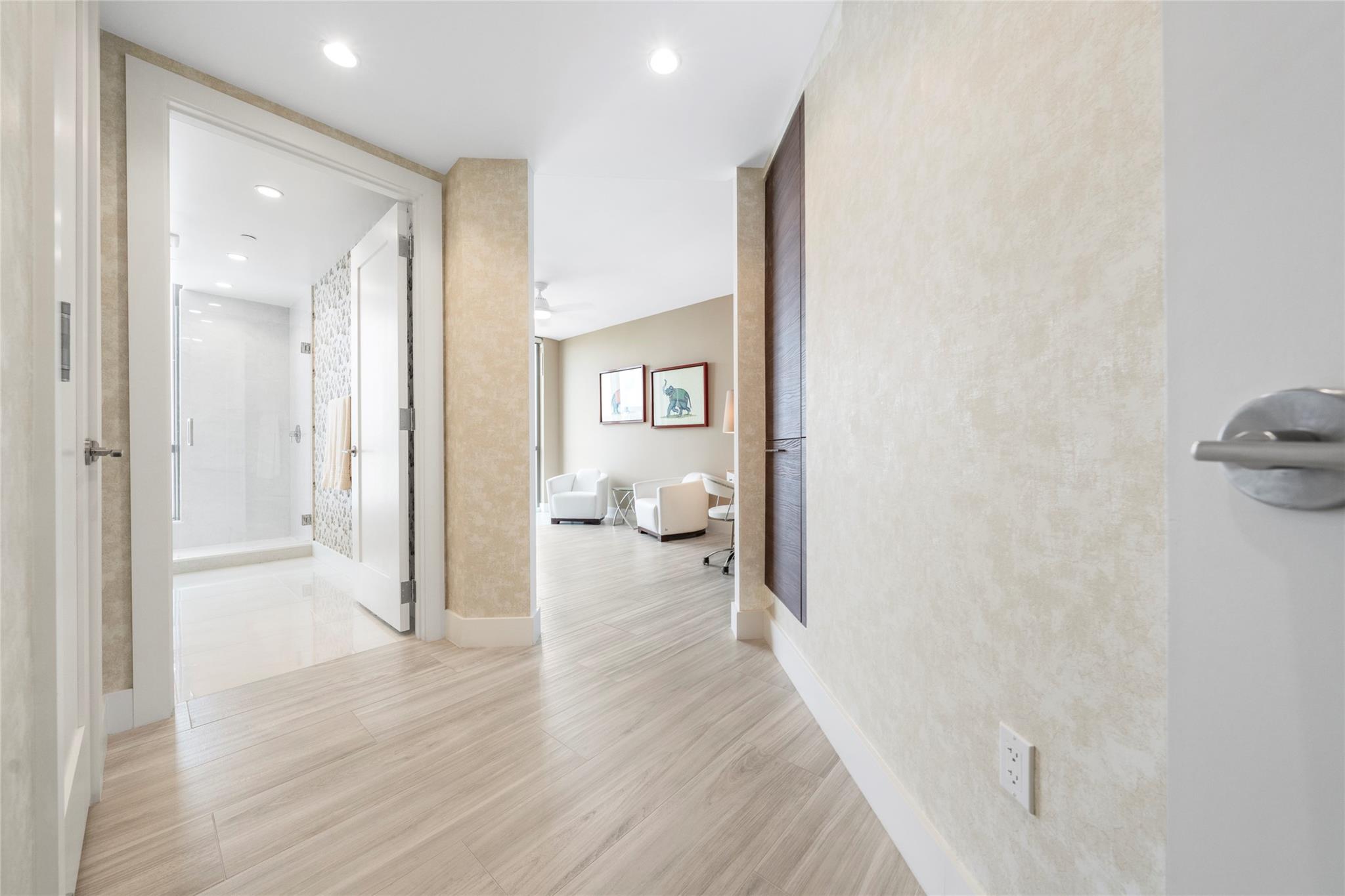 100 Las Olas - Residential