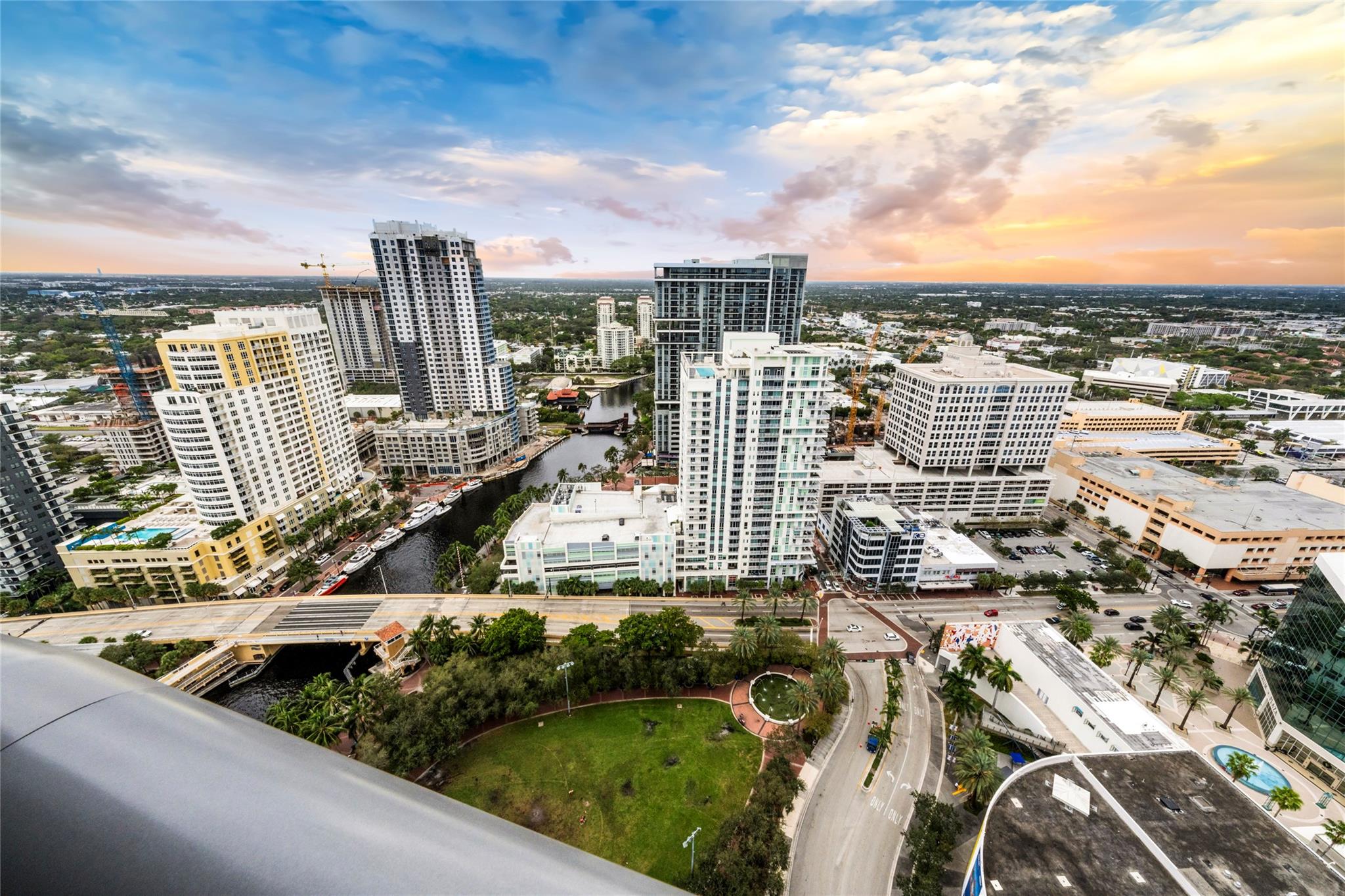 100 Las Olas - Residential