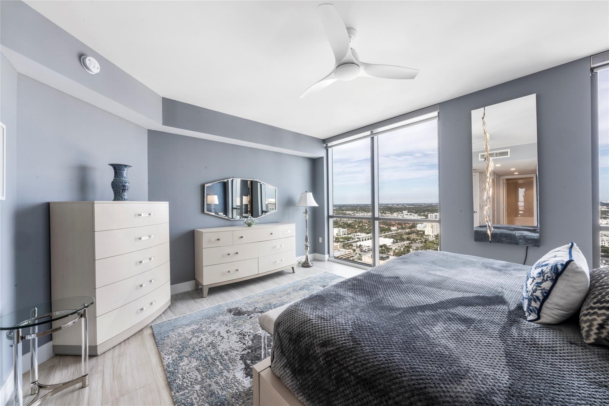 100 Las Olas - Residential