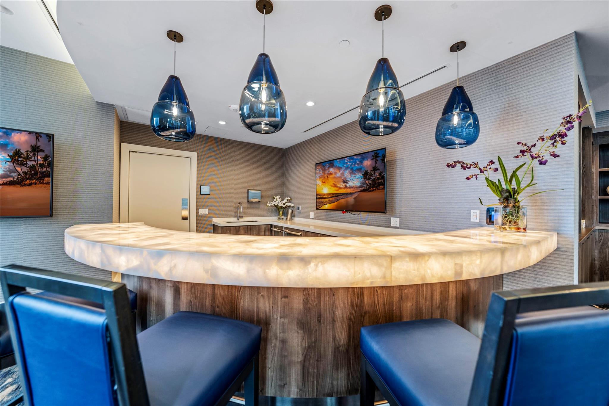 100 Las Olas - Residential