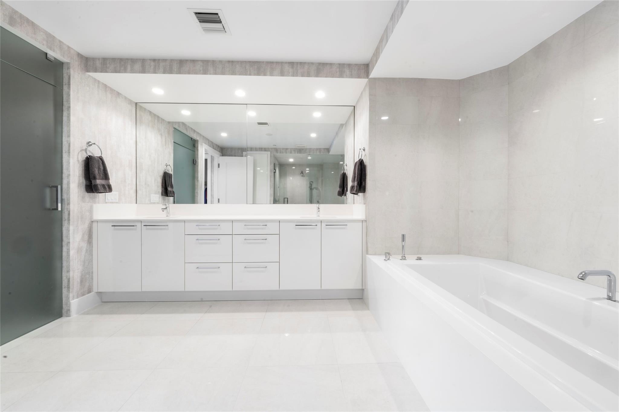 100 Las Olas - Residential