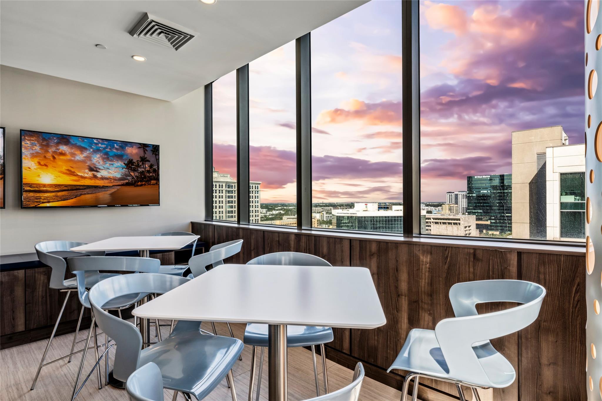 100 Las Olas - Residential