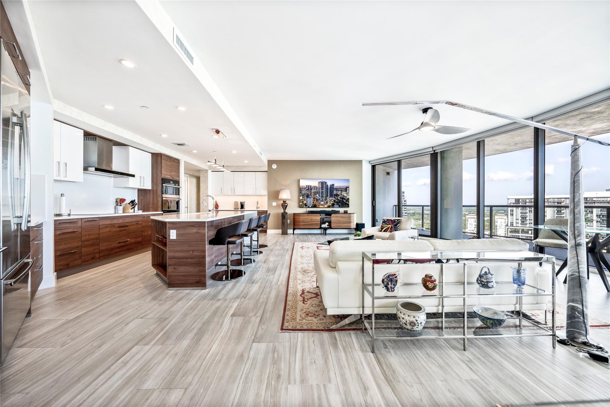 100 Las Olas - Residential